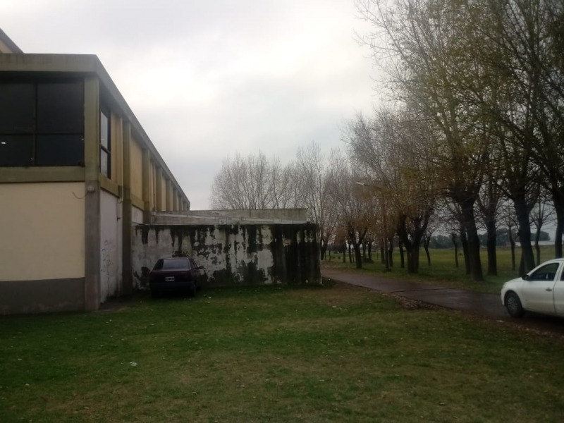 Dos jvenes fueron asaltados afuera de la escuela